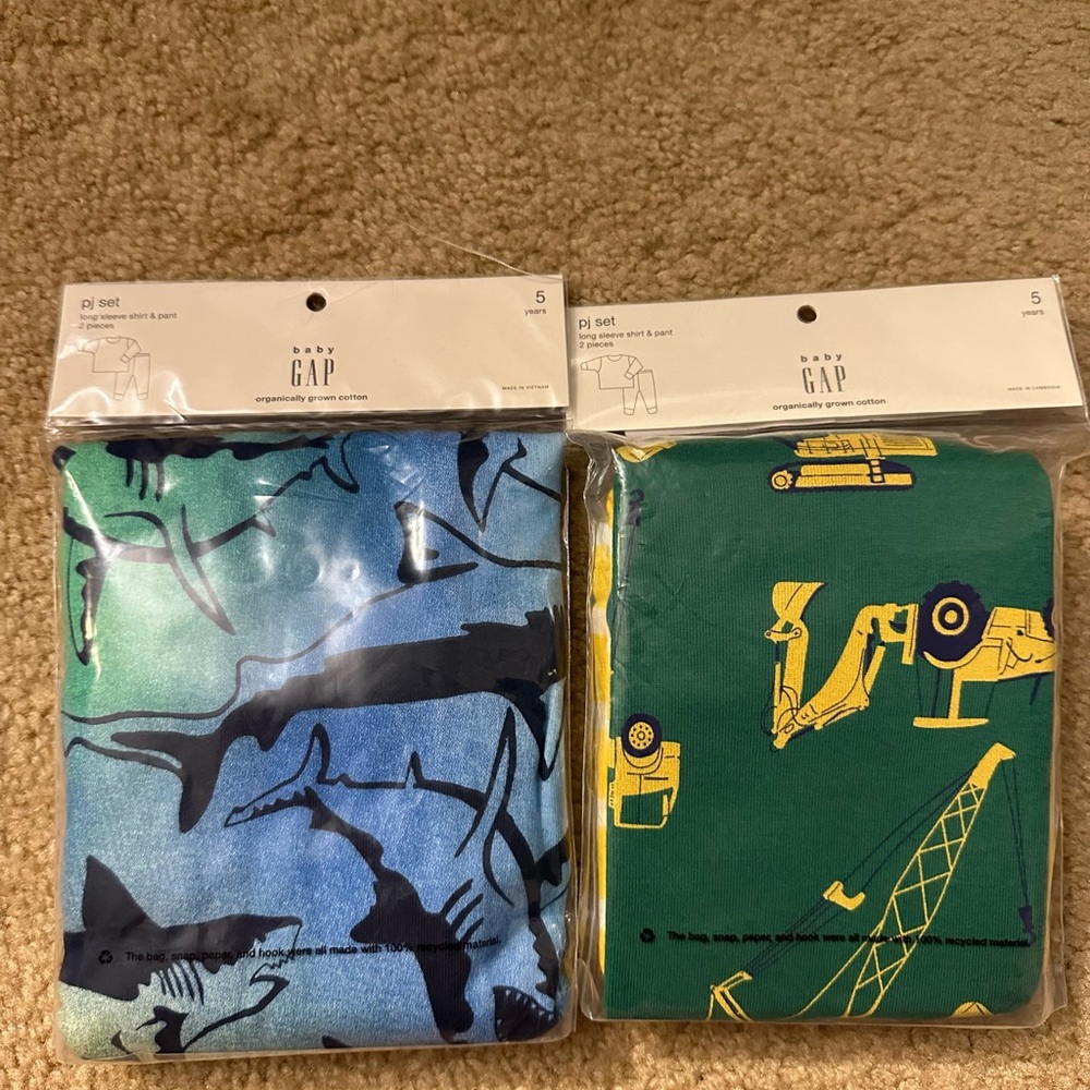 Gap kids pajama sets size 5- brand new